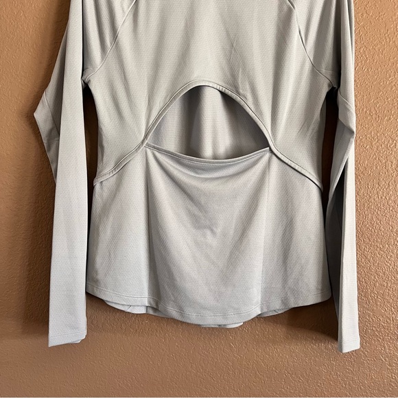 Under Armour Heat Gear Running Open Back Shirt Size Medium NWT - Picture 11 of 11